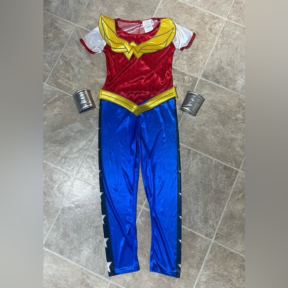 Wonder Woman costume - Picture 1 of 3